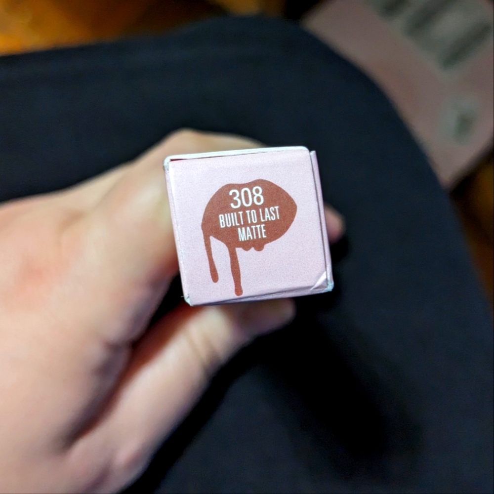 Kylie Cosmetics Liquid Matte Lipstick -  Built to Last - Picture 4 of 6